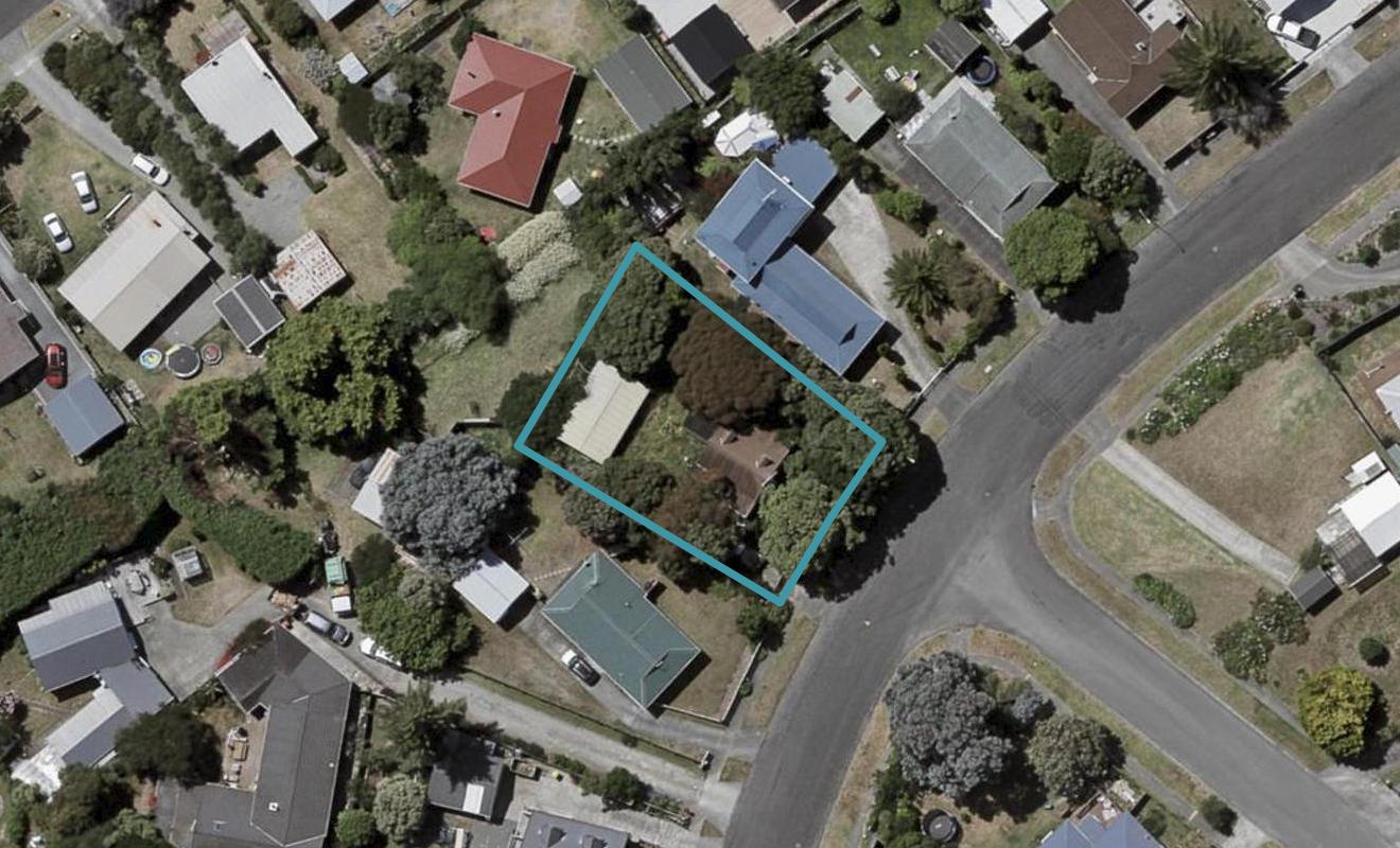 26 Hicks Crescent, Waikanae Beach, Waikanae - Carousel 1