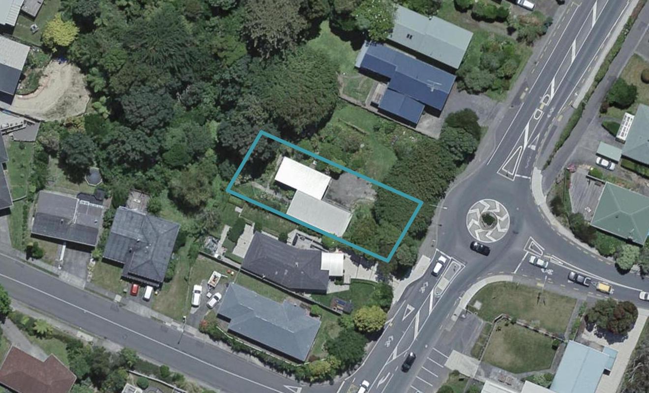 329 Main Road, Tawa, Wellington - Carousel 1