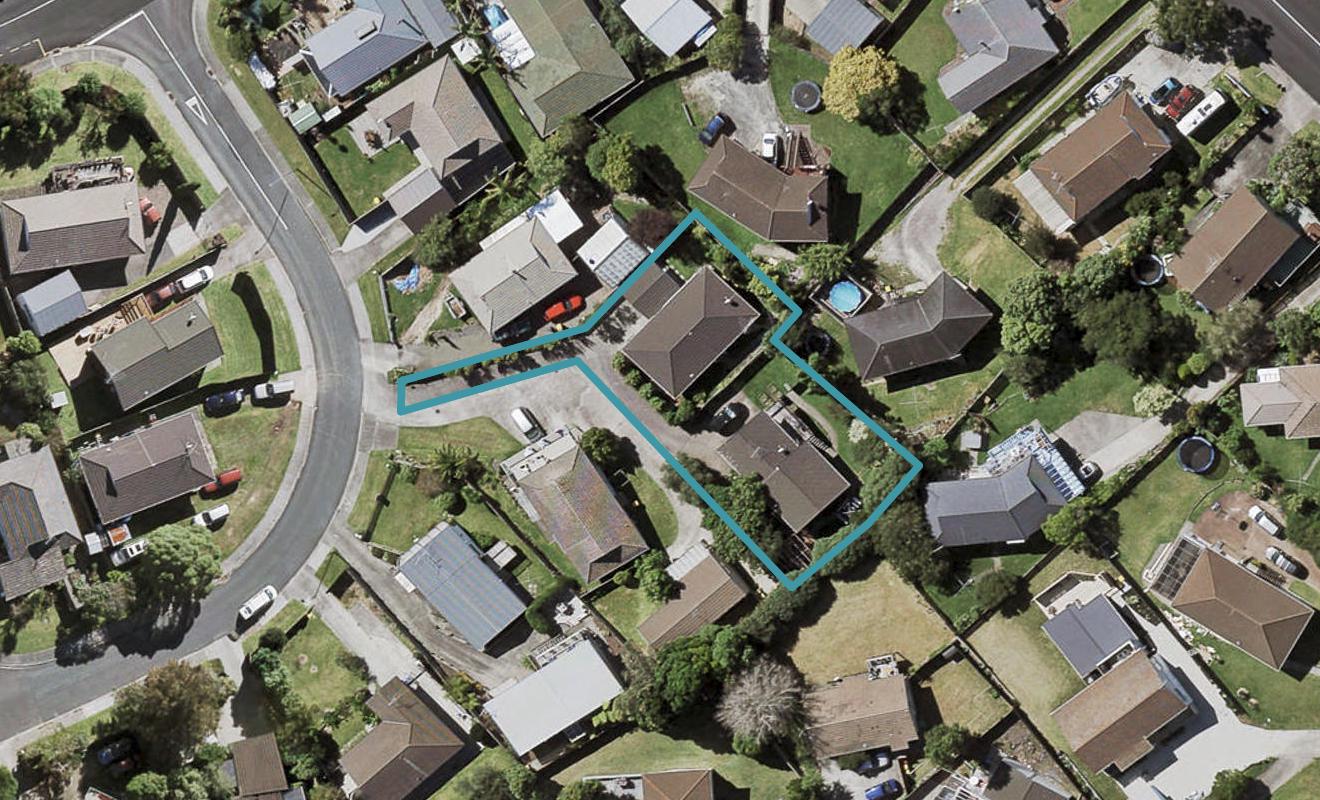 2/6 Sevilla Place, Unsworth Heights, Auckland - Carousel 1