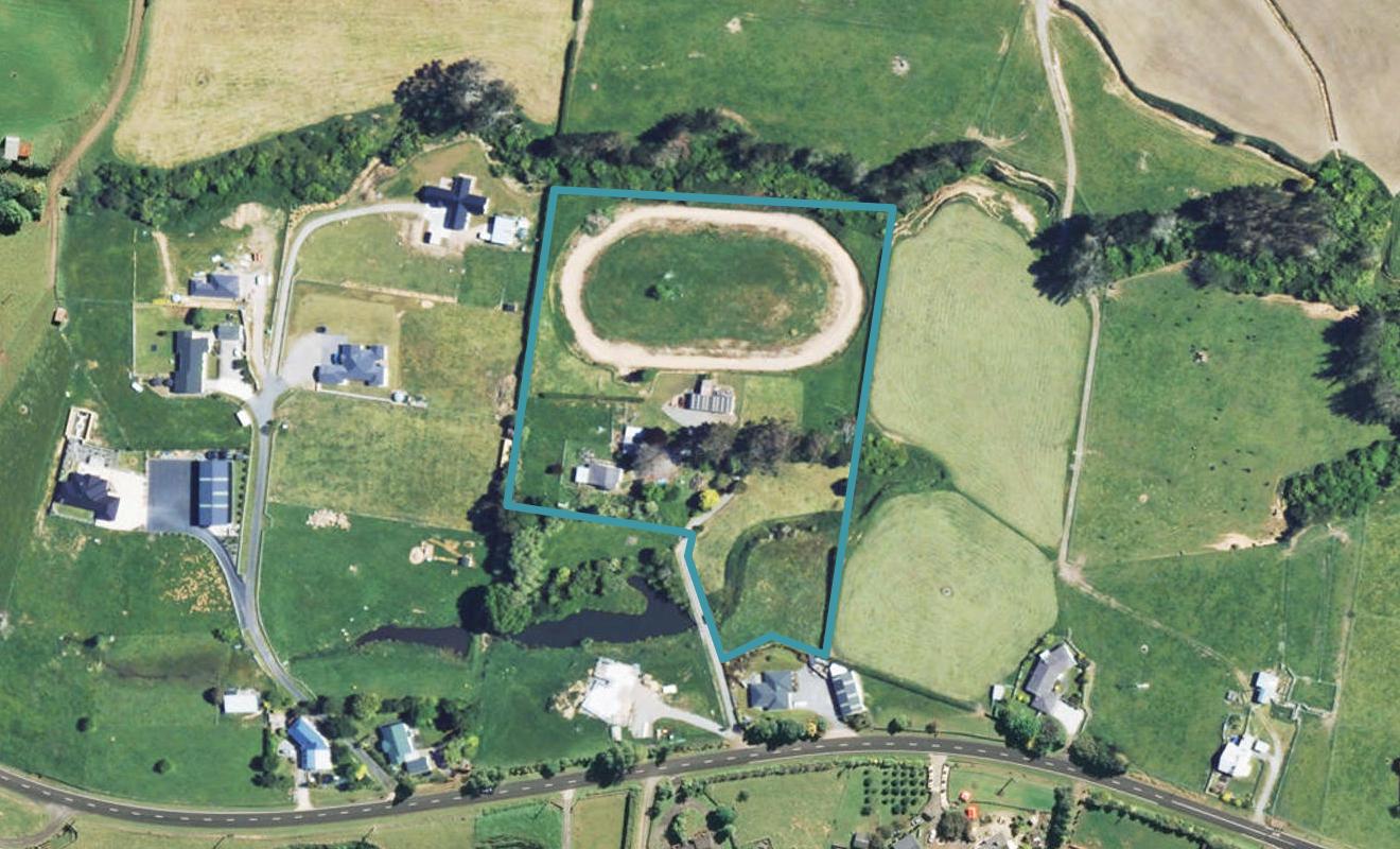 160R Pembroke Road, Stratford - Carousel 1