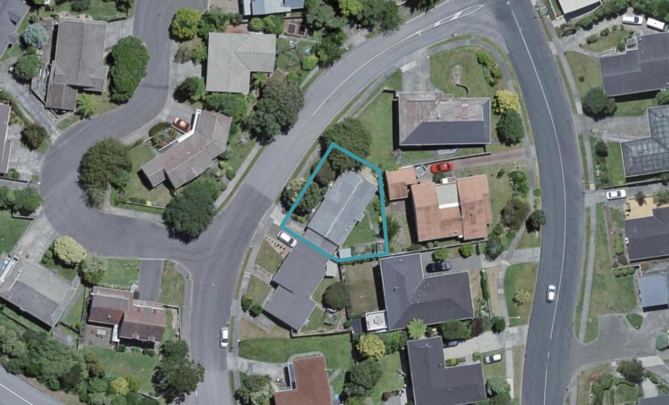 2 Greyfriars Crescent, Tawa, Wellington - Carousel 1