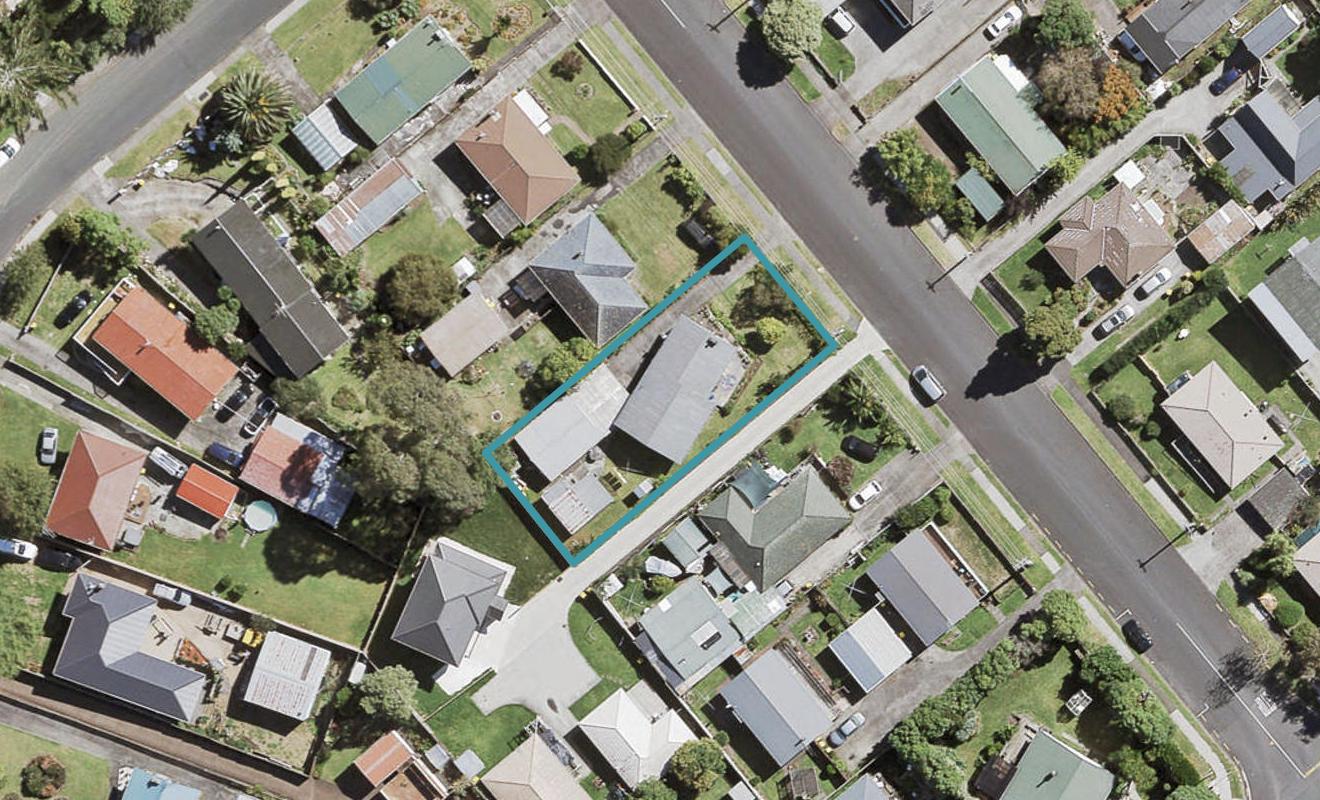 8 Garelja Road, Henderson, Auckland - Carousel 1