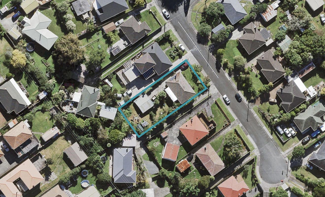 13 Cornwall Street, Te Atatu South, Auckland - Carousel 1