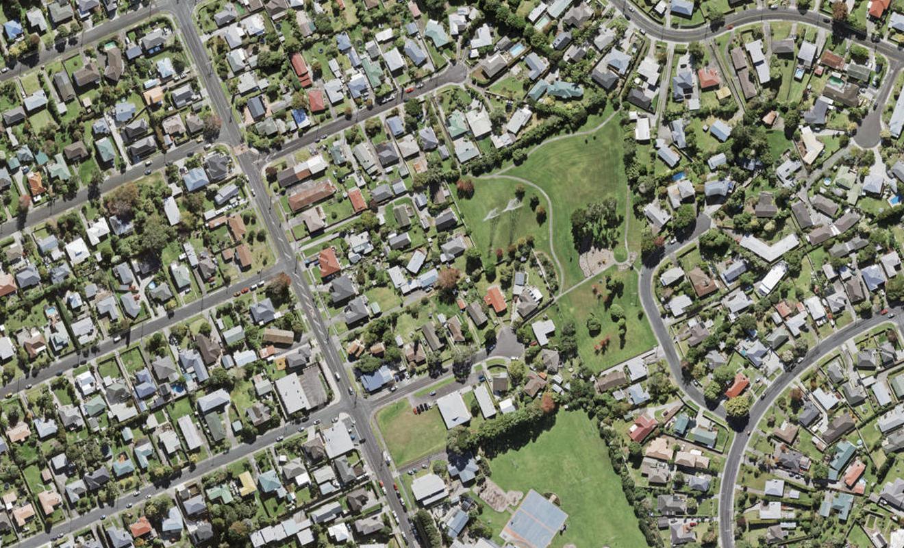 71 Flanshaw Road, Te Atatu South, Auckland - Carousel 1
