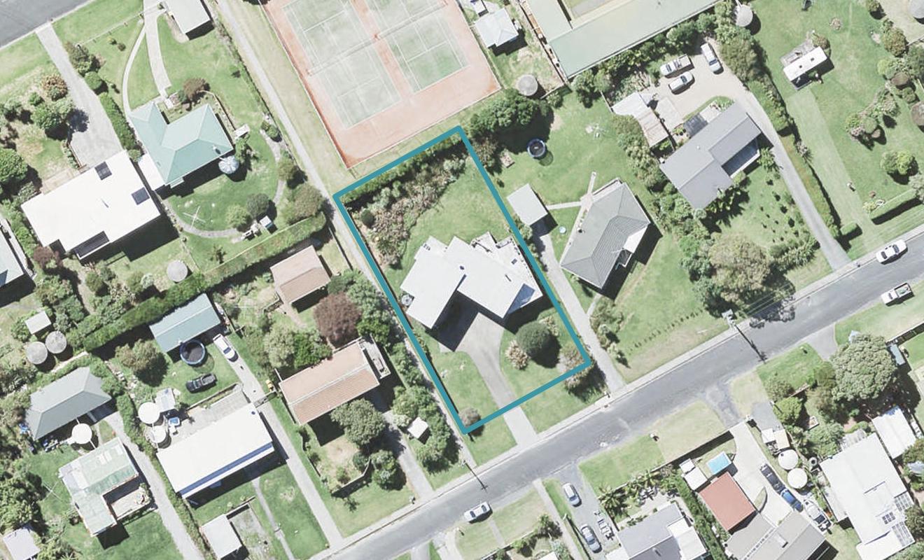 10 Sea View Road, Leigh, Leigh - Carousel 1