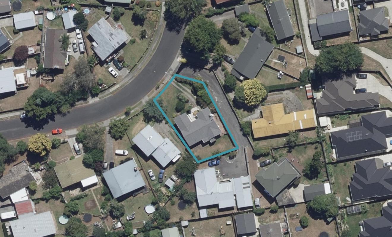 10 Joanna Place, Deanwell, Hamilton - Carousel 1