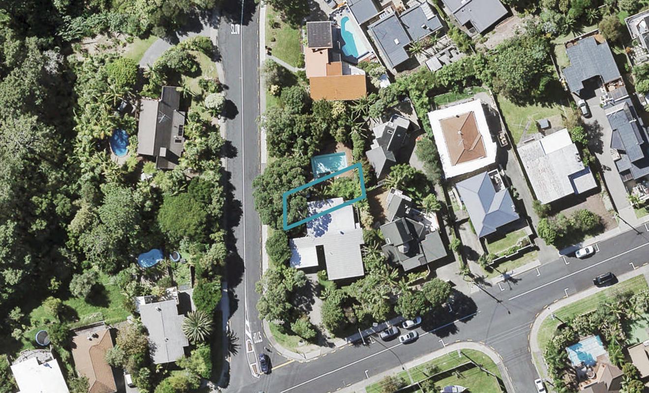 2/2 Saddleback Rise, Murrays Bay, Auckland - Carousel 1