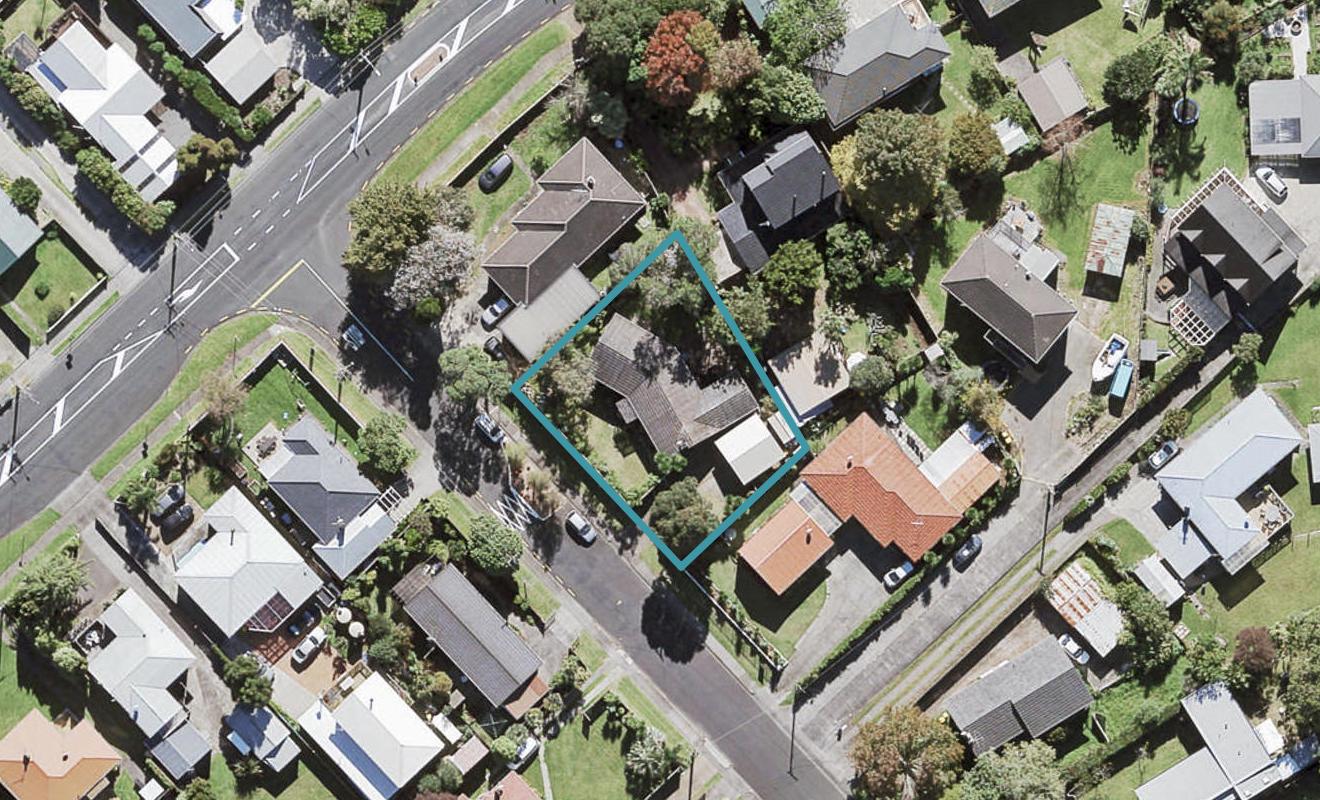4 Taupo Street, Green Bay, Auckland - Carousel 1