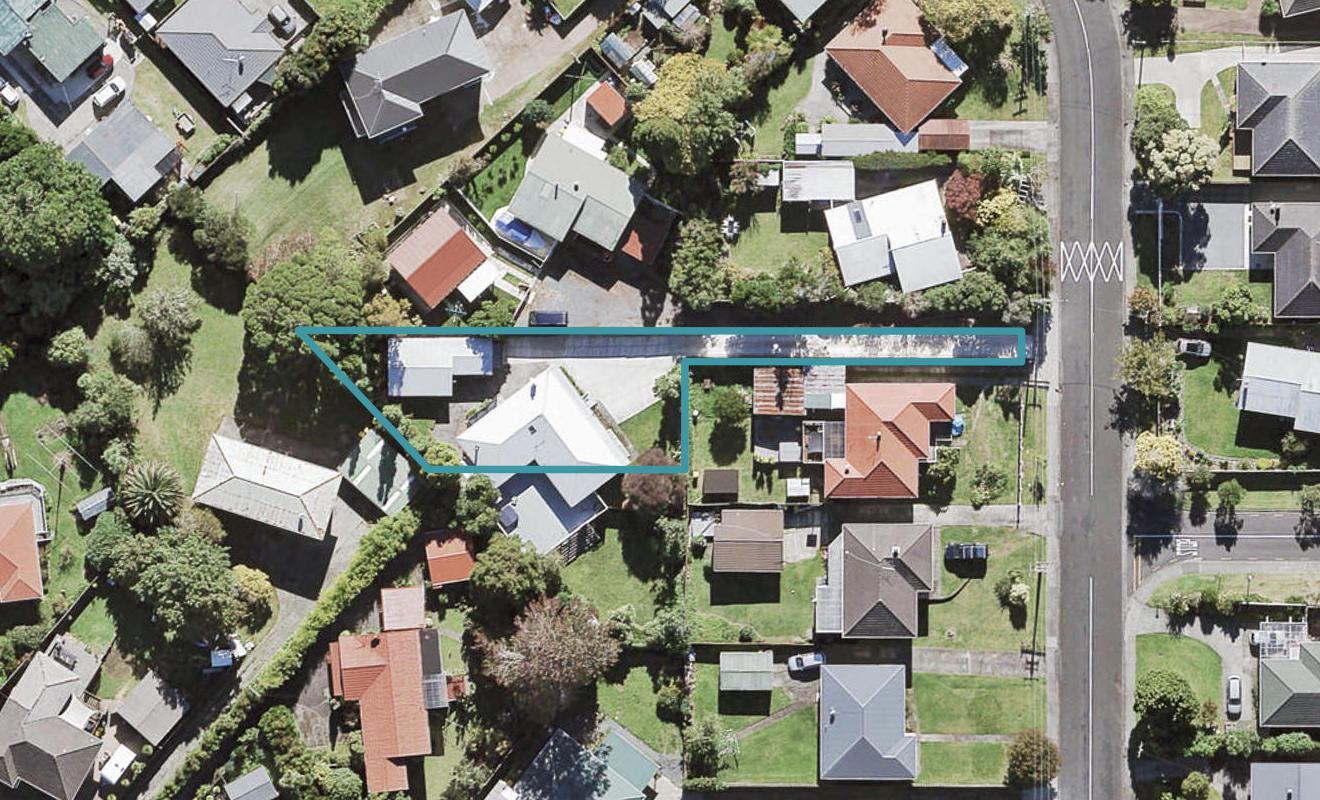 15A Taupo Street, Green Bay, Auckland - Carousel 1