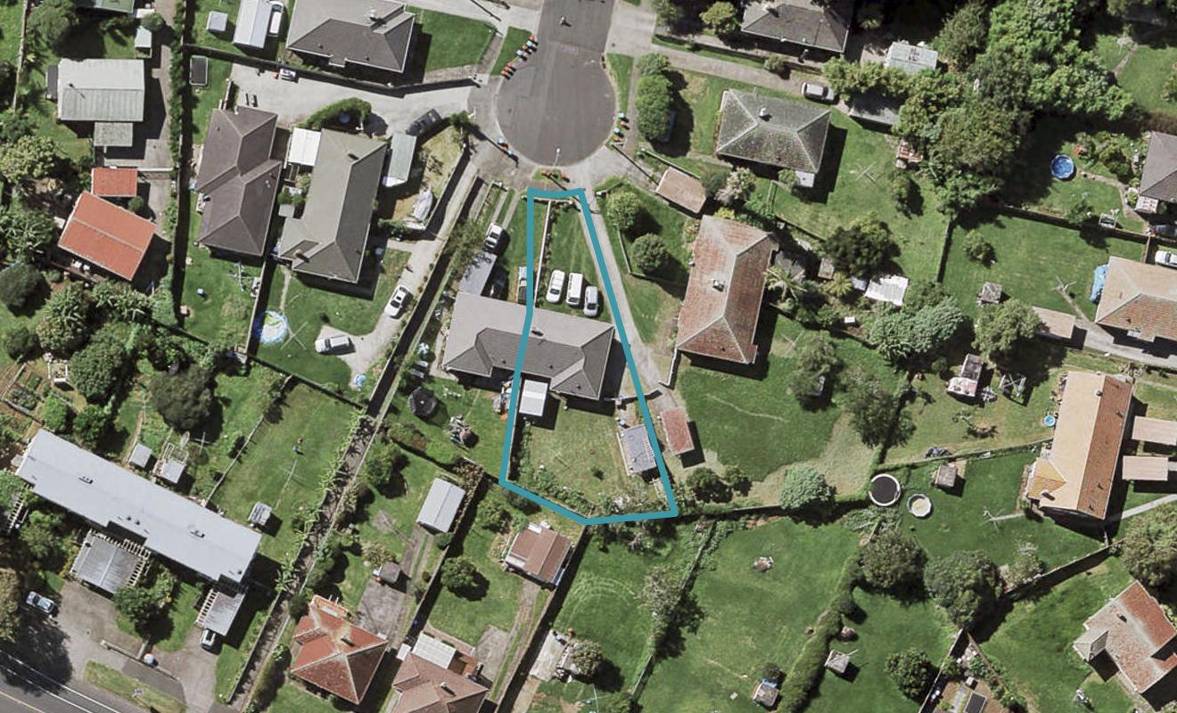 42 Ropata Avenue, Point England, Auckland - Carousel 1