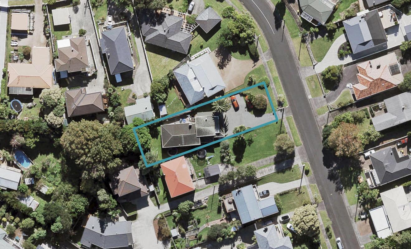 37 Covil Avenue, Te Atatu South, Auckland - Carousel 1