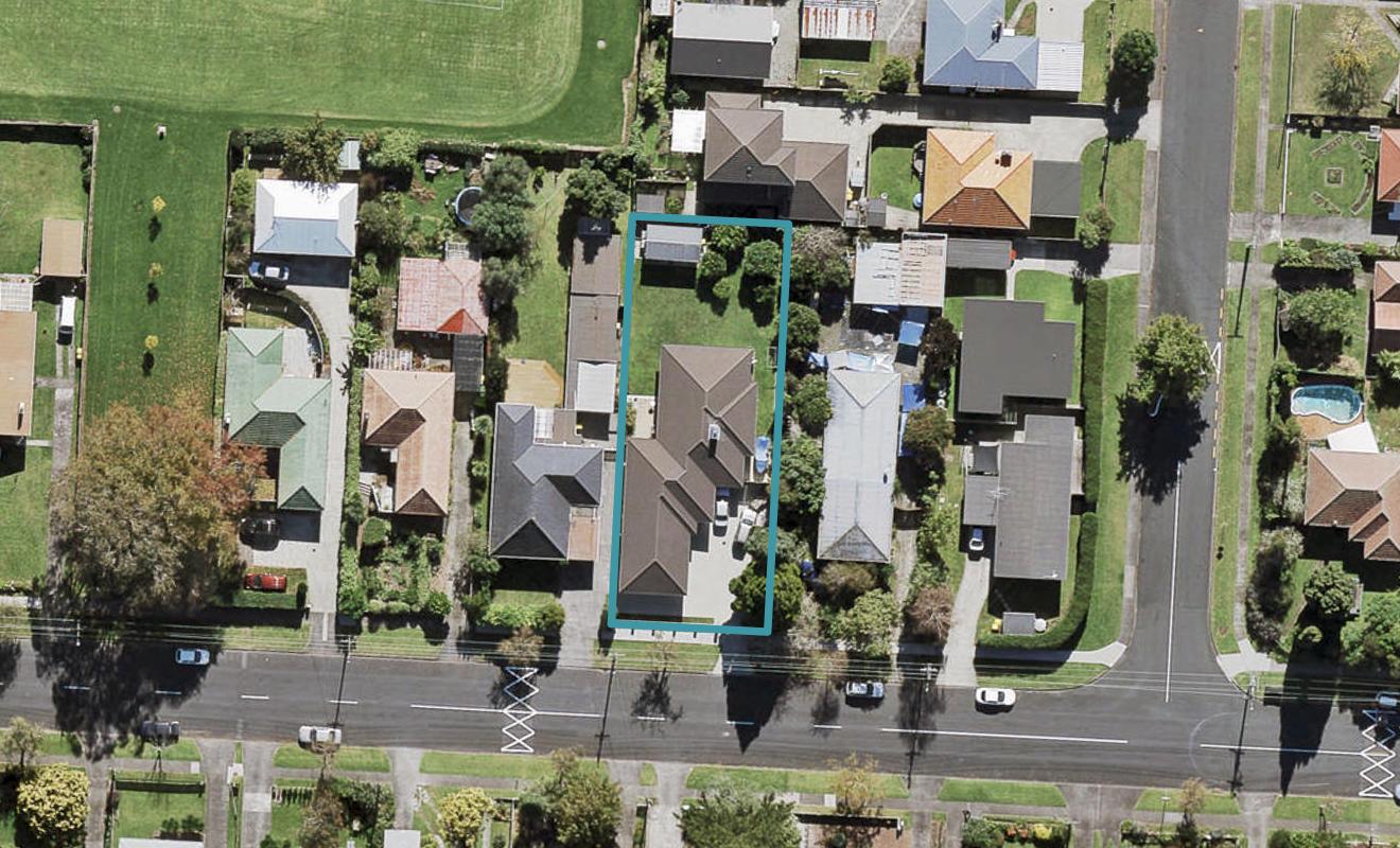 11 Yeovil Road, Te Atatu Peninsula, Auckland - Carousel 1