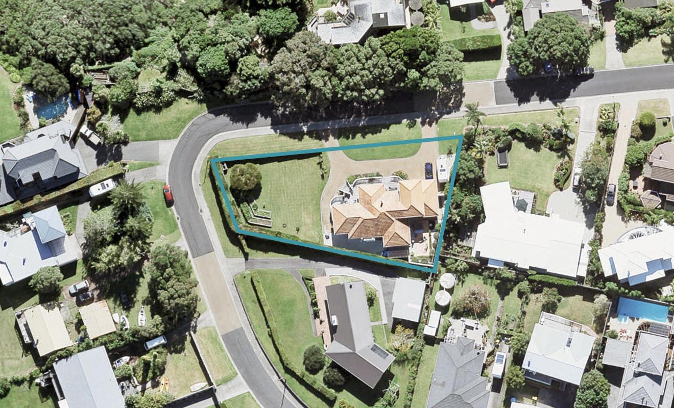 15 The Crescent, Tindalls Beach, Whangaparaoa - Carousel 1