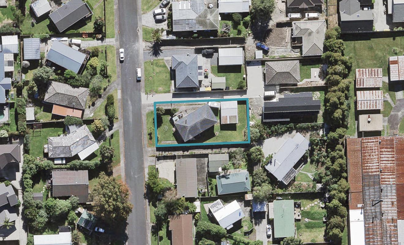 8 Glynnbrooke Street, Te Atatu South, Auckland - Carousel 1