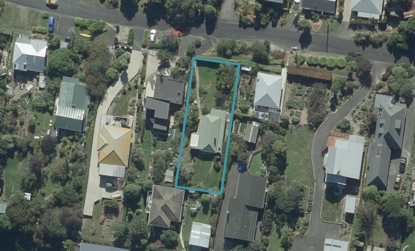 10 Porterfield Street, Macandrew Bay, Dunedin - Carousel 1
