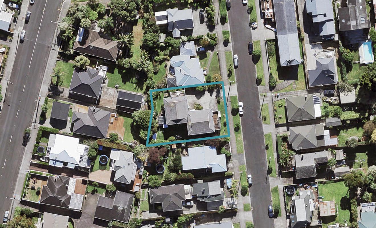 2/12 Bungalow Avenue, Point Chevalier, Auckland - Carousel 1