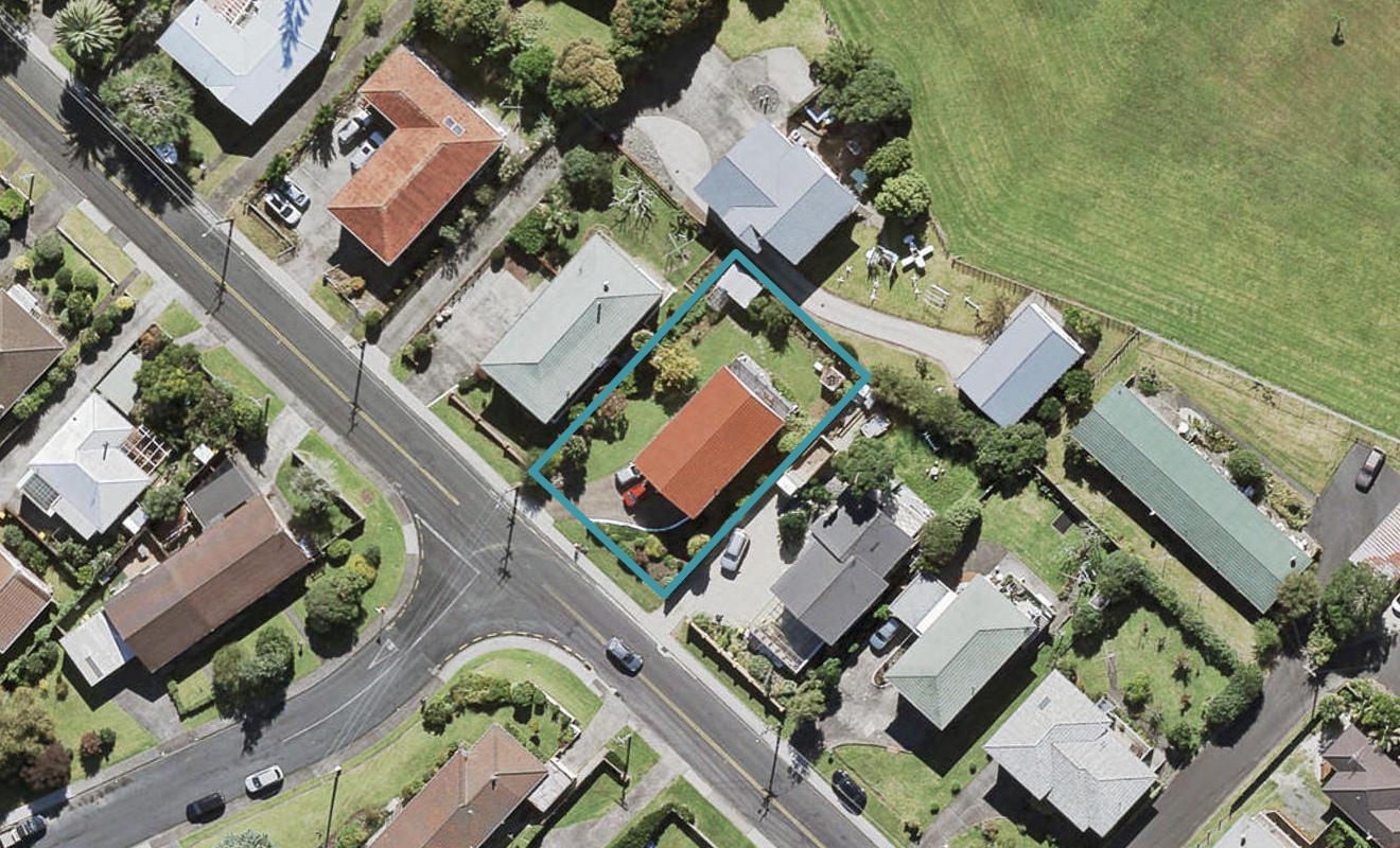 78 Royal View Road, Te Atatu South, Auckland - Carousel 1