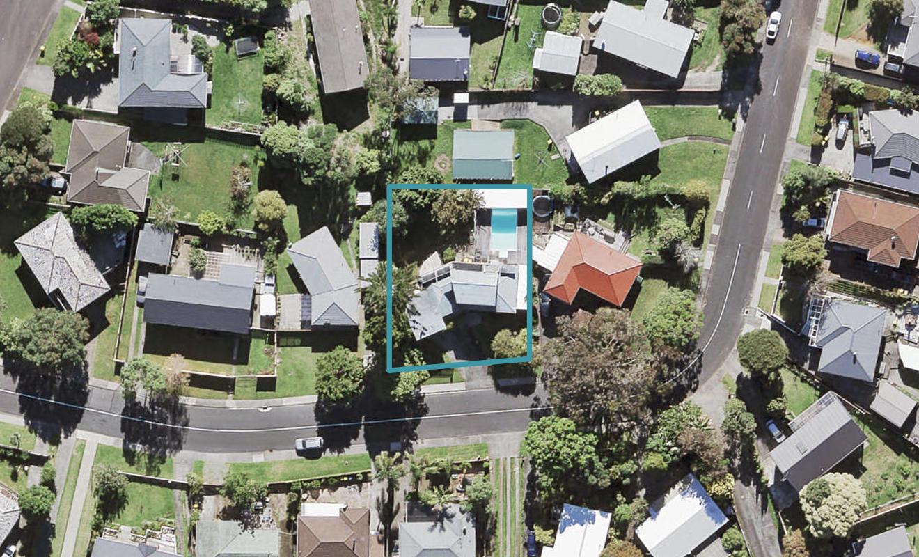 33 Lantana Road, Green Bay, Auckland - Carousel 1