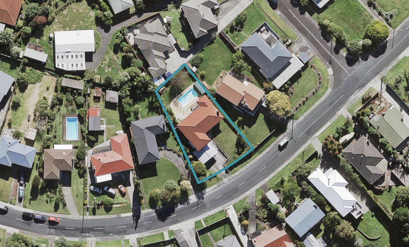 14 Tiroroa Avenue, Te Atatu South, Auckland - Carousel 1