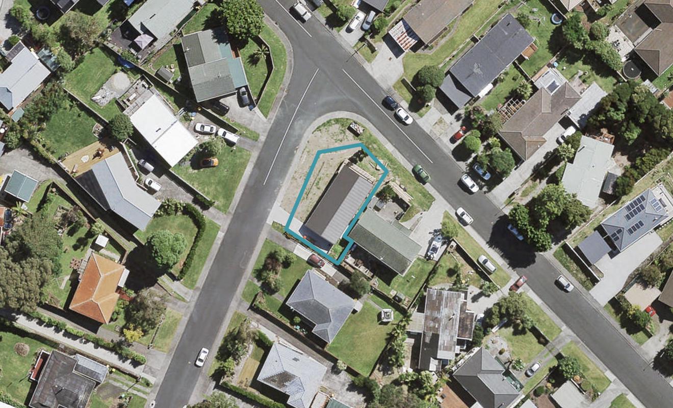 35 Eyre Street, Henderson, Auckland - Carousel 1
