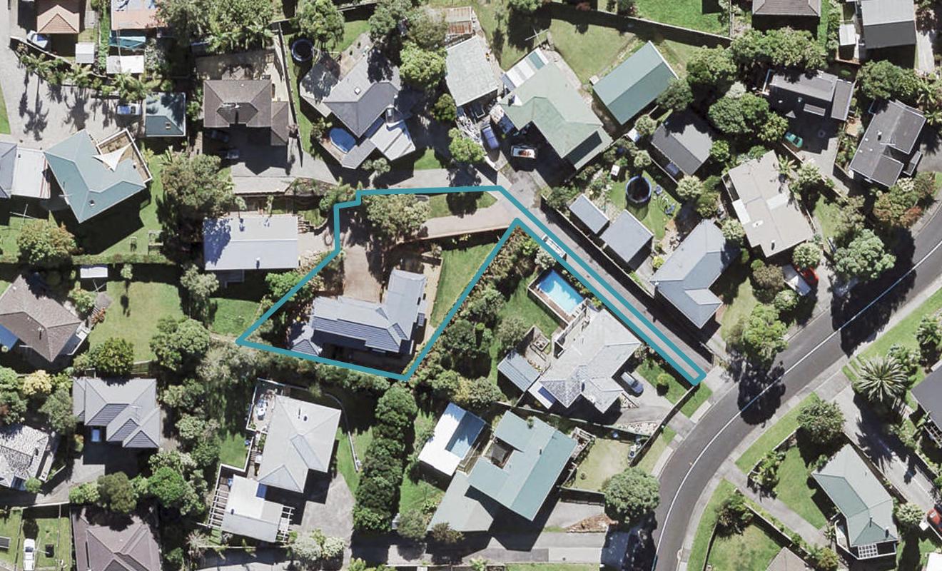 13A Lantana Road, Green Bay, Auckland - Carousel 1
