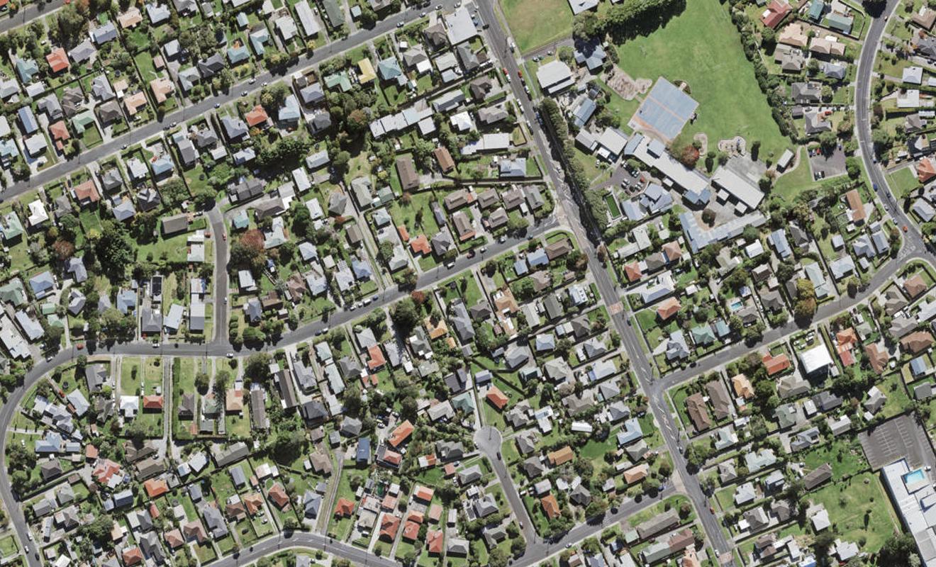 4 Amberley Avenue, Te Atatu South, Auckland - Carousel 1