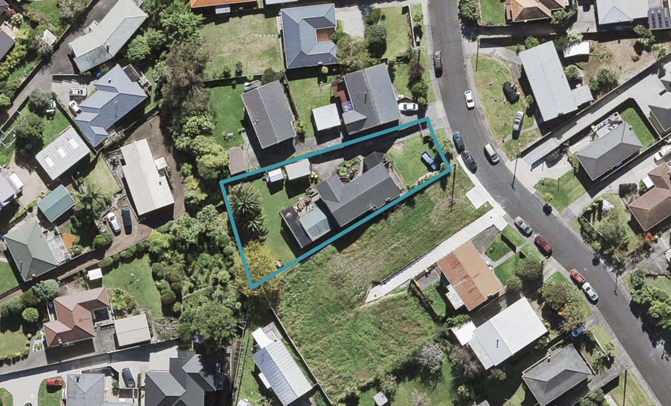 10 Sheehan Road, Te Atatu South, Auckland - Carousel 1
