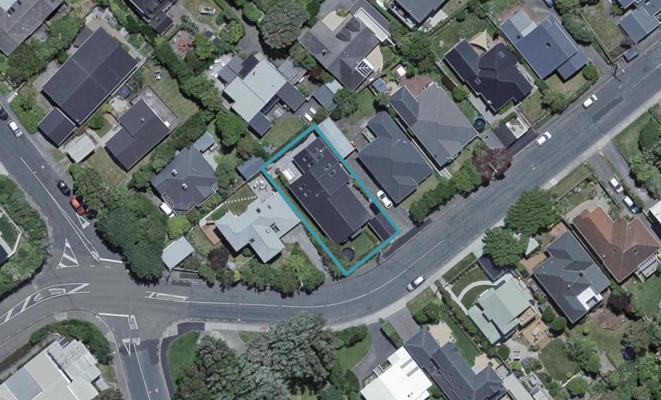 102 Ranui Crescent, Khandallah, Wellington - Carousel 1