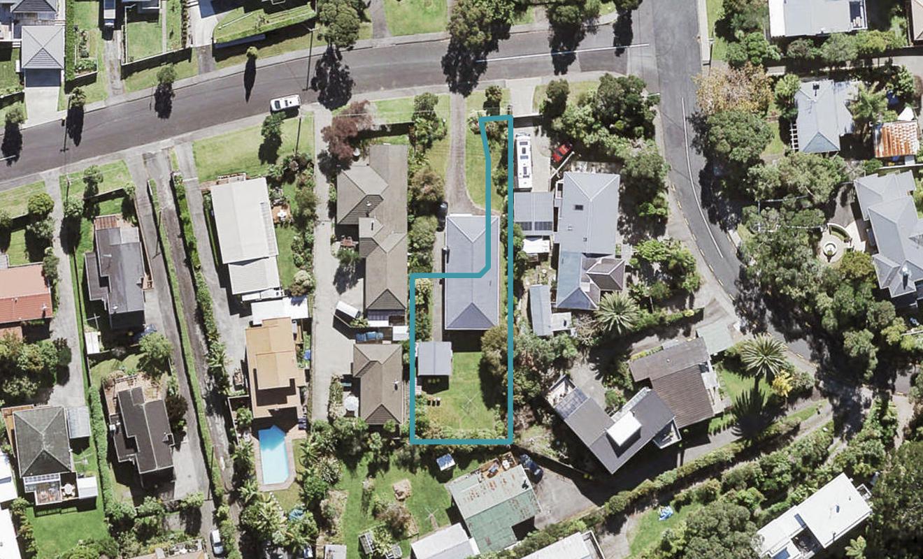 2A Cliff View Drive, Green Bay, Auckland - Carousel 1