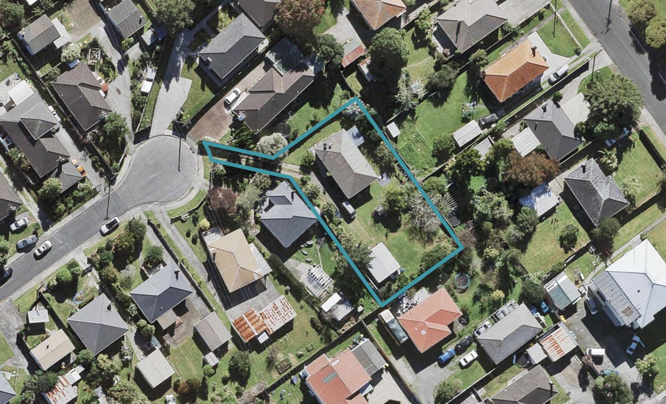 11 Devon Street, Te Atatu South, Auckland - Carousel 1