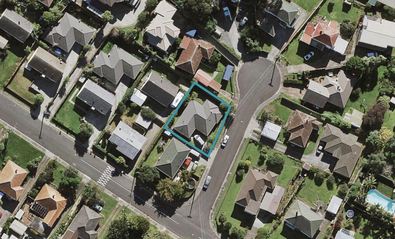 2A Millard Street, Three Kings, Auckland - Carousel 1