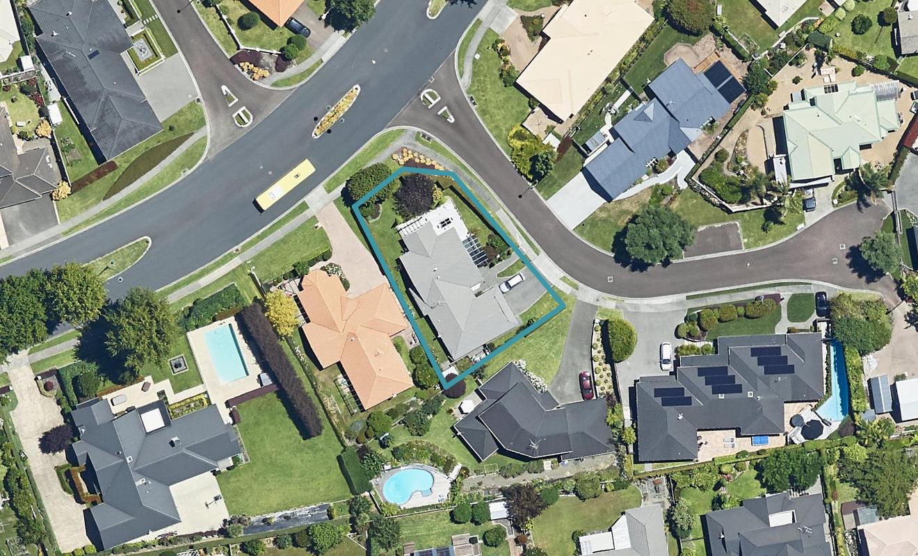 2 Caernarvon Rise, Bethlehem, Tauranga - Carousel 1