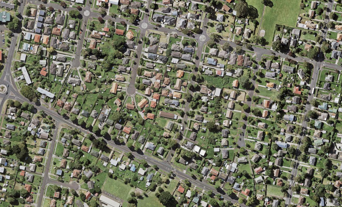 39A Waddell Avenue, Point England, Auckland - Carousel 1