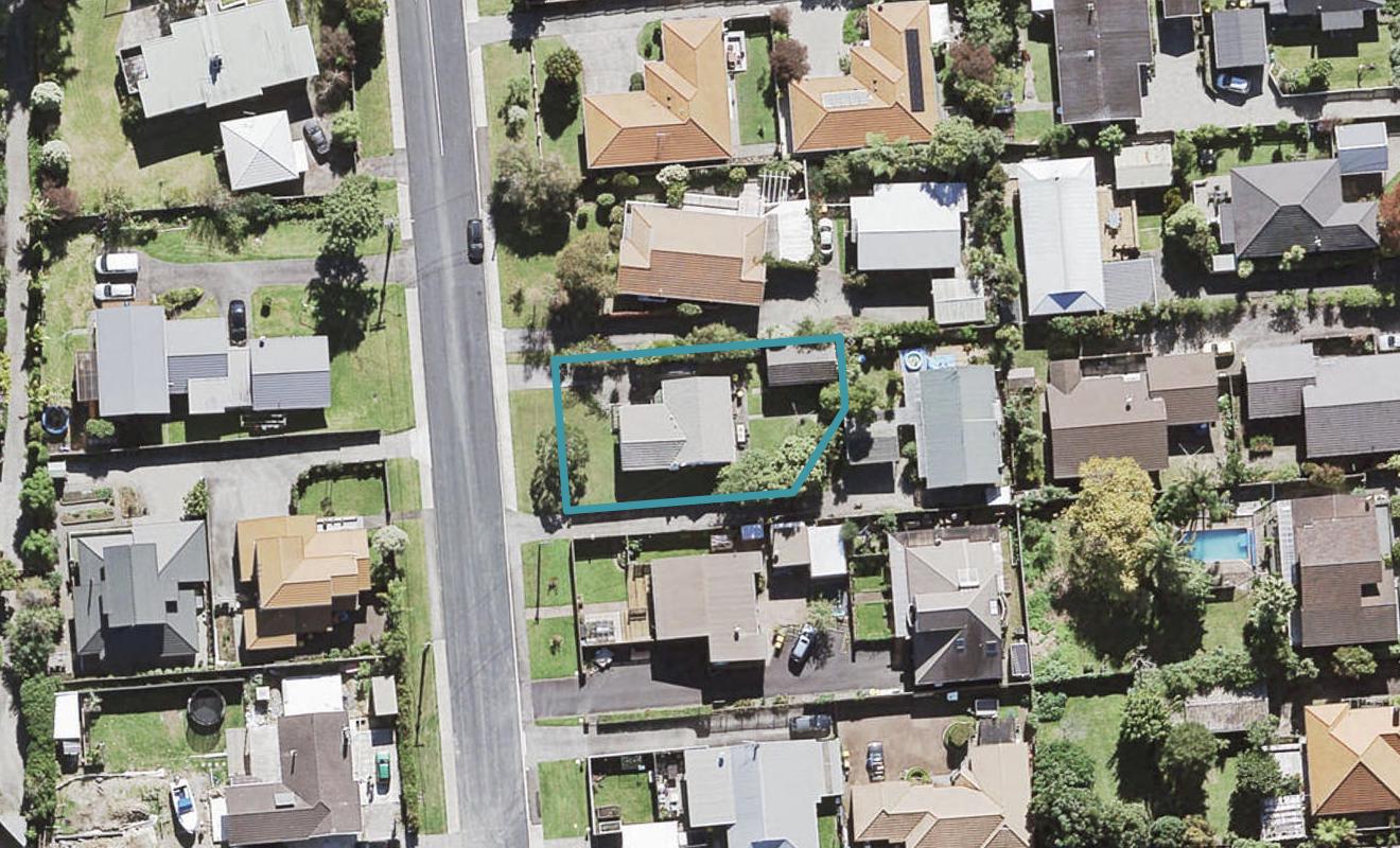6 Cleve Road, Green Bay, Auckland - Carousel 1