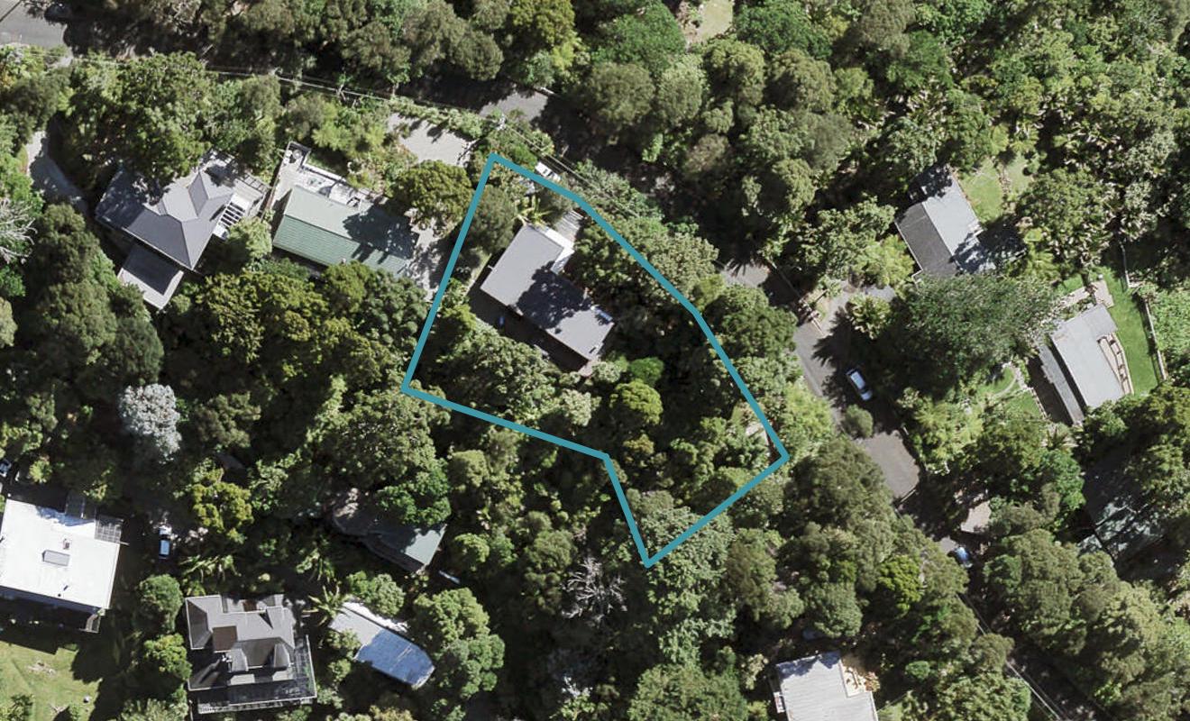 11 Tinopai Road, Titirangi, Auckland - Carousel 1