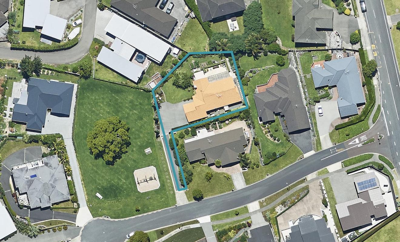 14 Holcombrooke Lane, Welcome Bay, Tauranga - Carousel 1