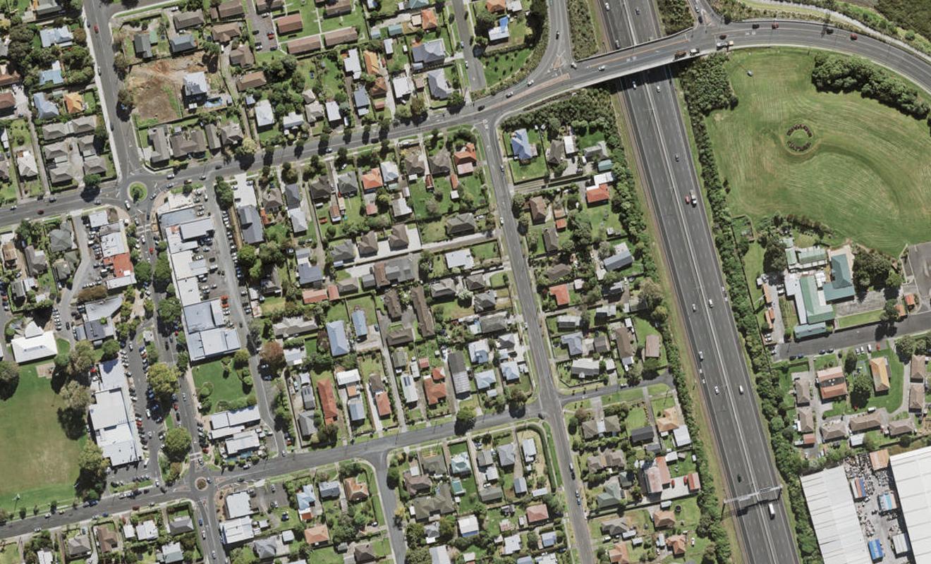 2/23 Crawford Avenue, Mangere Bridge, Auckland - Carousel 1