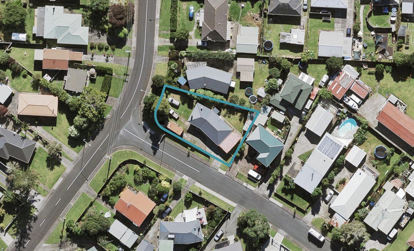 23 Montmere Avenue, Te Atatu Peninsula, Auckland - Carousel 1
