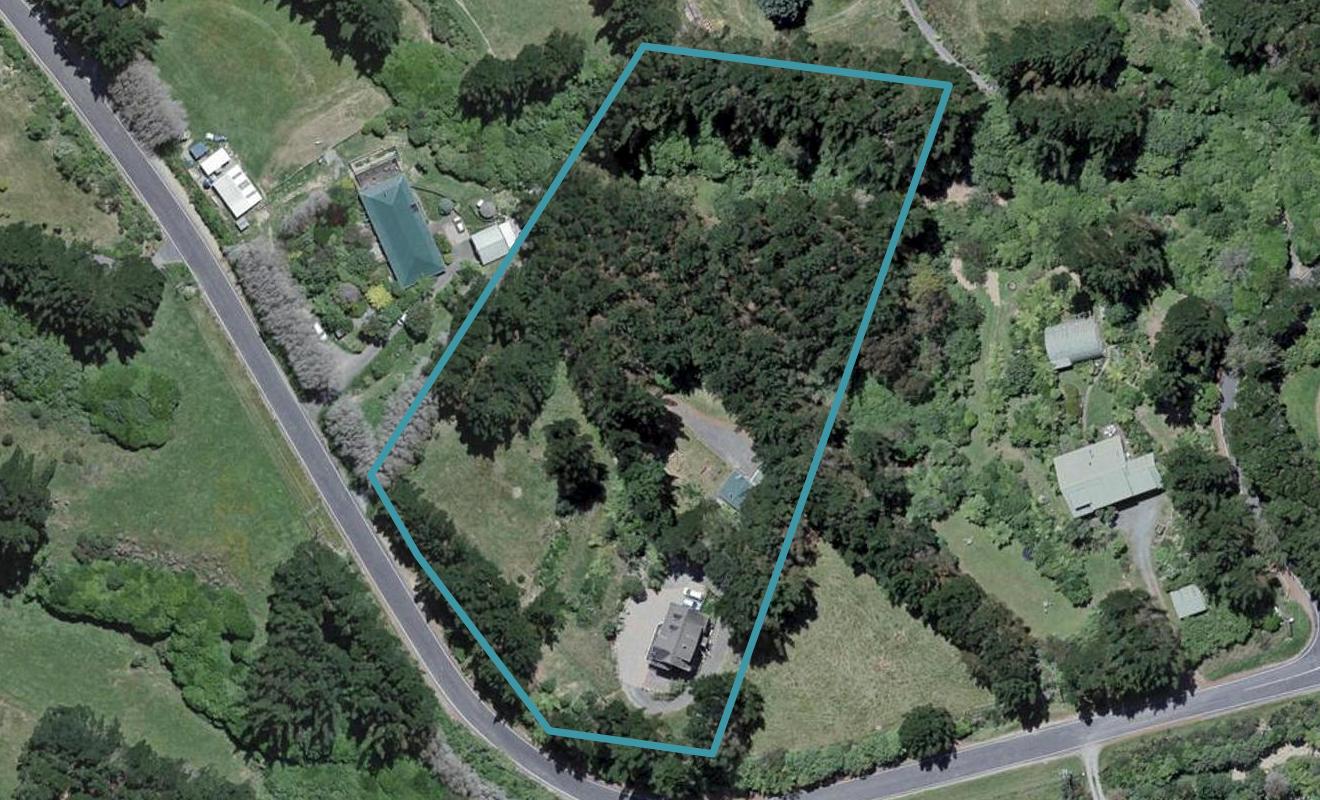 4 Hillcroft Road, Horokiwi, Wellington - Carousel 1