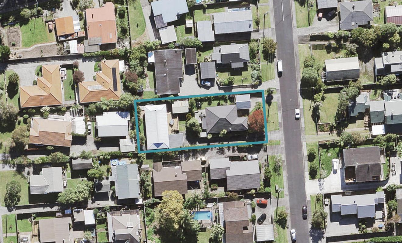 5 Harrybrook Road, Green Bay, Auckland - Carousel 1