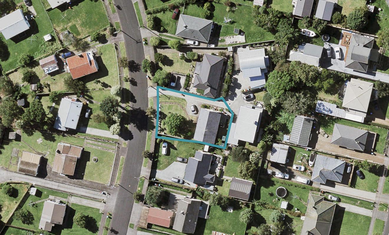 8 Pirangi Street, Point England, Auckland - Carousel 1