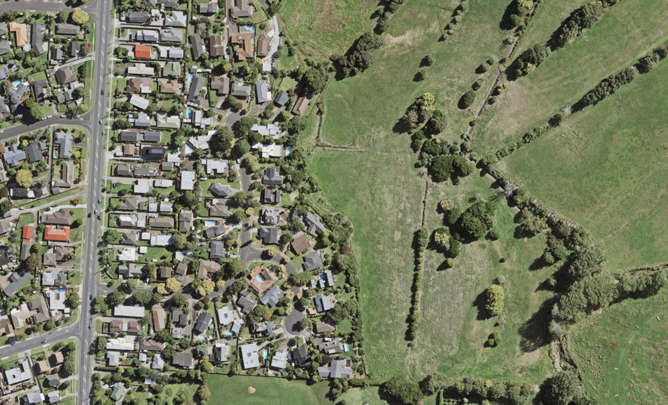 167 Otuwairoa Esplanade, Ōpaheke, Papakura - Carousel 1