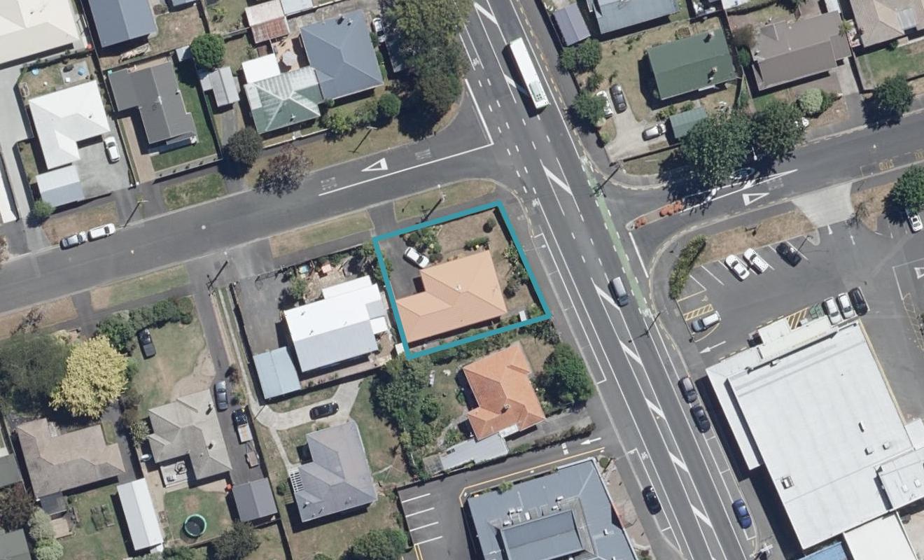 1037 Heaphy Terrace, Fairfield, Hamilton - Carousel 1