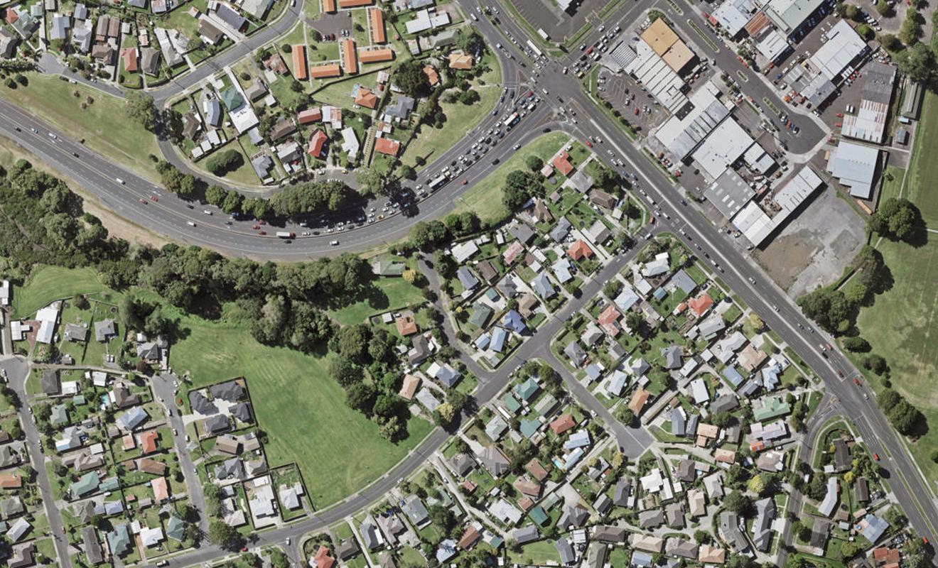 2/5 Bolina Crescent, Pakuranga, Auckland - Carousel 1