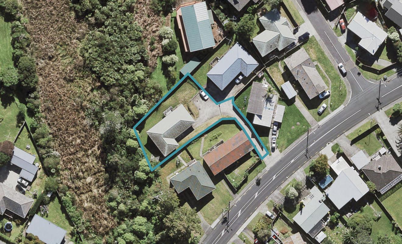 69A Vodanovich Road, Te Atatu South, Auckland - Carousel 1