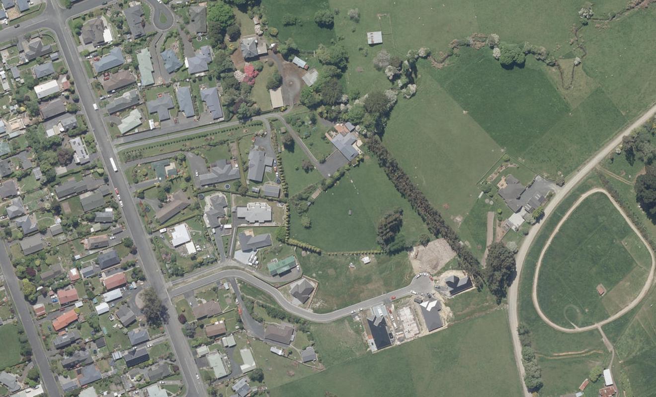 12 Caroline Way, Abbotsford, Dunedin - Carousel 1