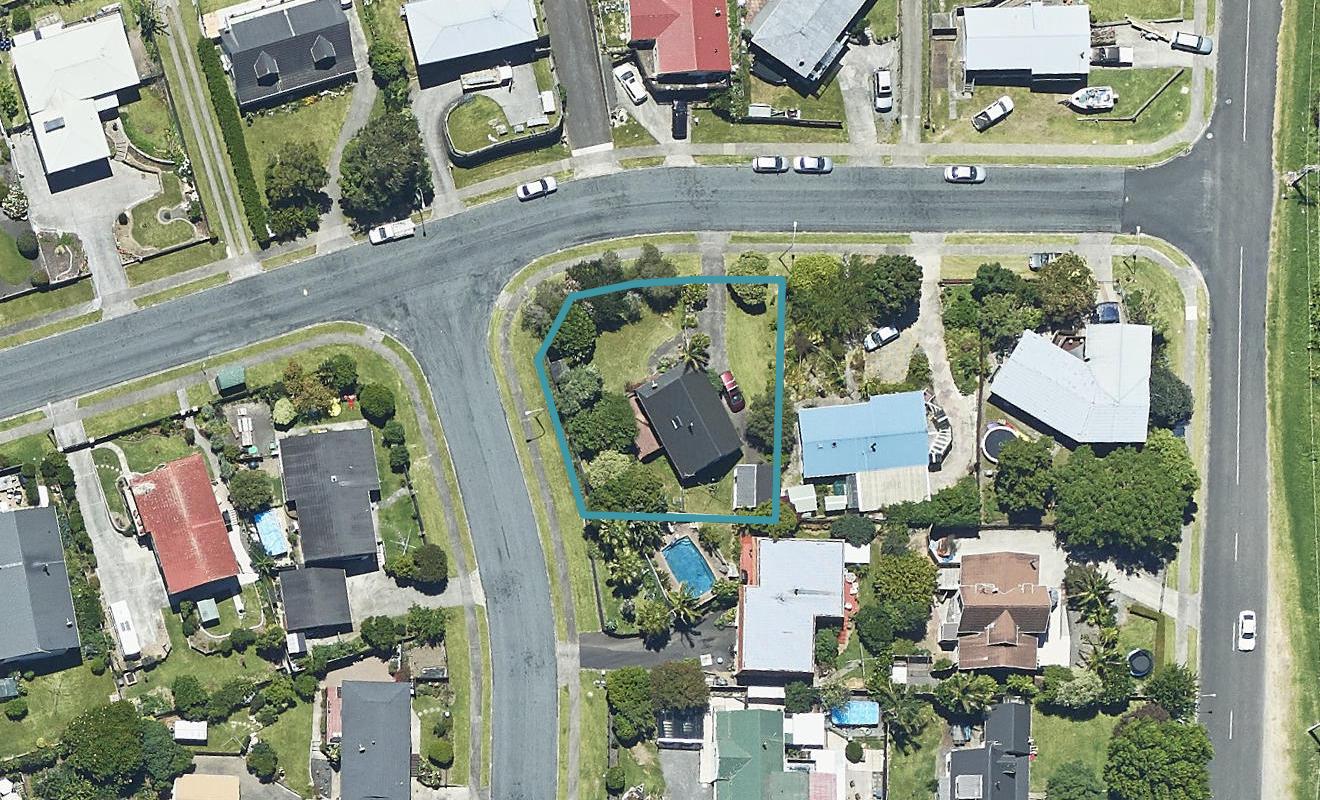 2 Flinders Place, Welcome Bay, Tauranga - Carousel 1