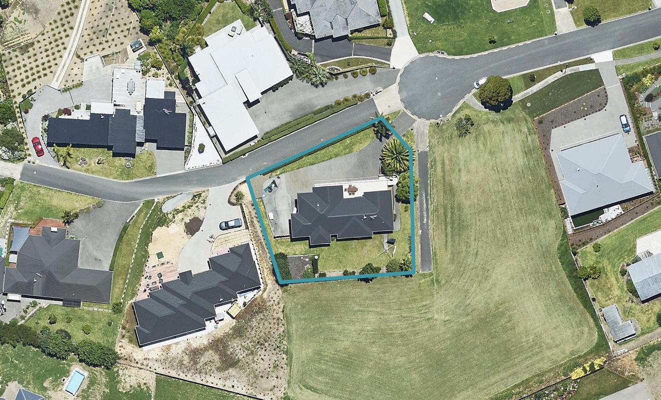 25 Holcombrooke Lane, Welcome Bay, Tauranga - Carousel 1