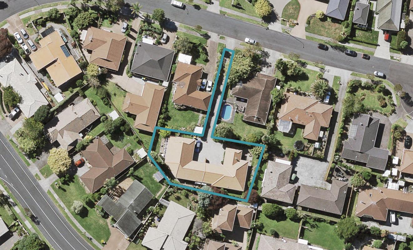 1/11 Seneca Court, Golflands, Auckland - Carousel 1