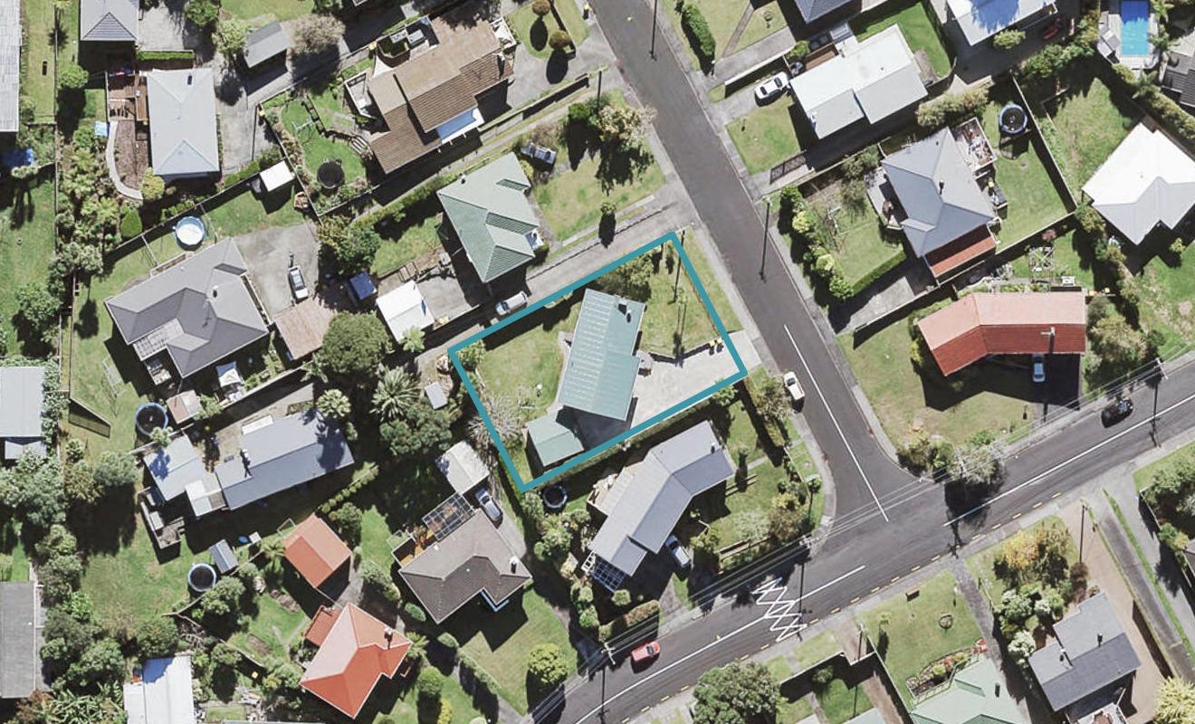 4 Tauhara Street, Green Bay, Auckland - Carousel 1